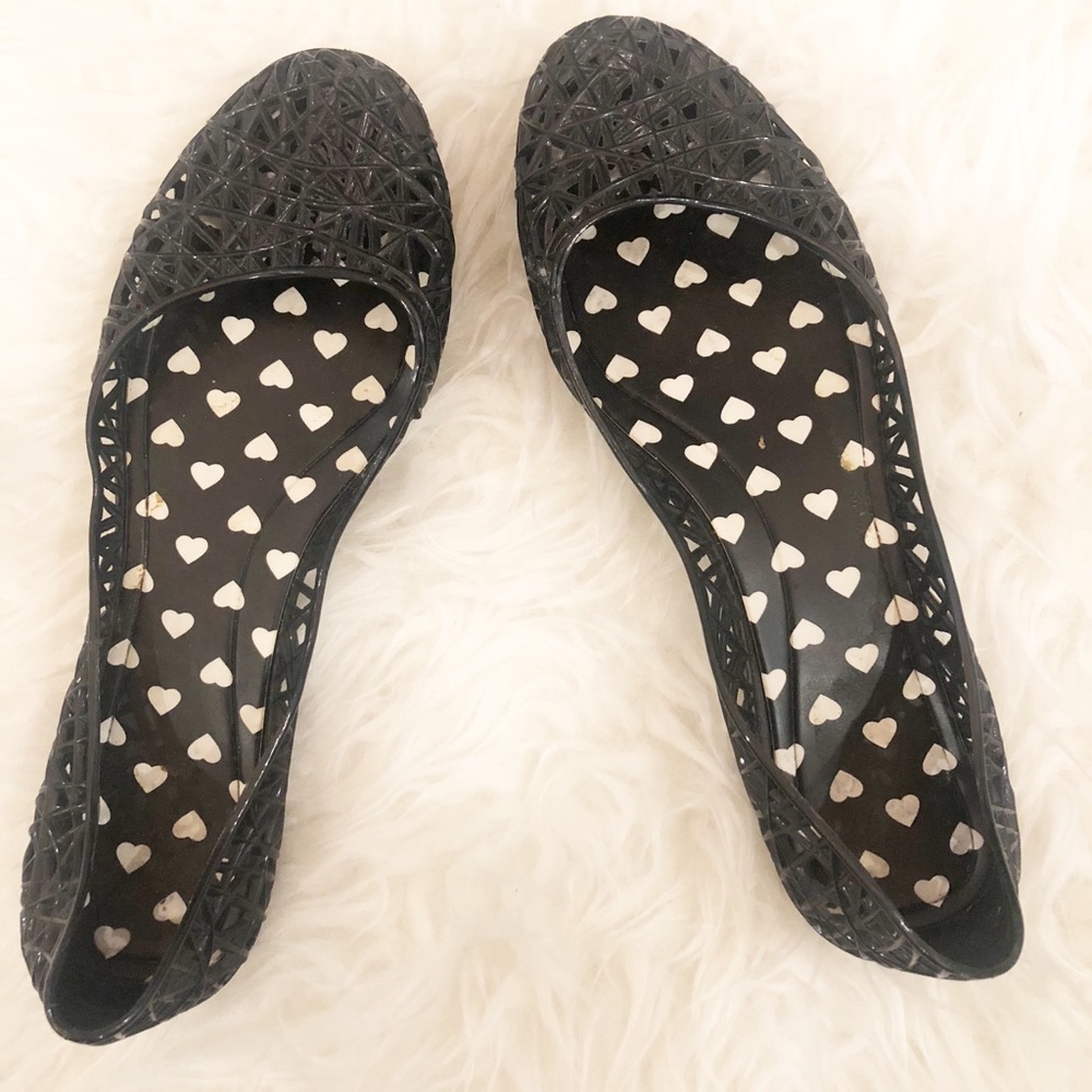 Black Closed Toed Gellies